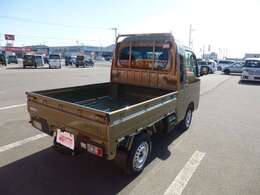 オフビートカーキメタリック