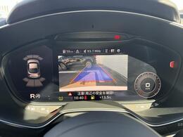 ●リアビューカメラ『入車経路を算出し、ガイドラインと補助線をディスプレイに表示します。同時にバンパーに内蔵のセンサーが障害物を感知し音で注意を促します。後方の死角も安心していただけます。』