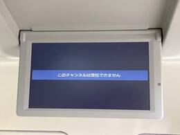 【フリップダウンモニター】大画面モニターで後席でもエンタメをお楽しみいただけます。小さなお子様にも大人気の装備です♪