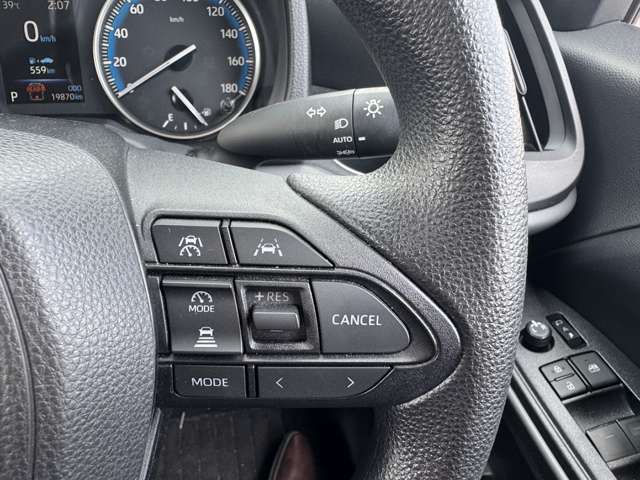 【アダプティブクルーズコントロール】自車の速度を一定に保つシステムに前車との距離に応じて自動減速・加速機能を追加した最新のシステムです！