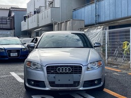 V8エンジンを楽しめる最後のS4です。