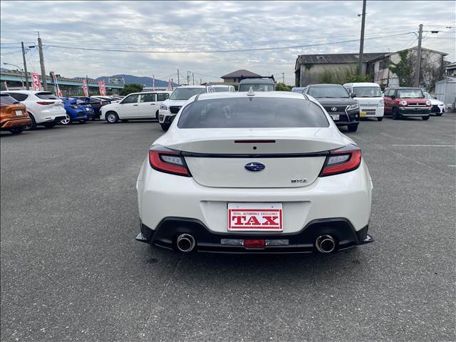 バックモニター付きなので車庫入れの際も安心ですね♪