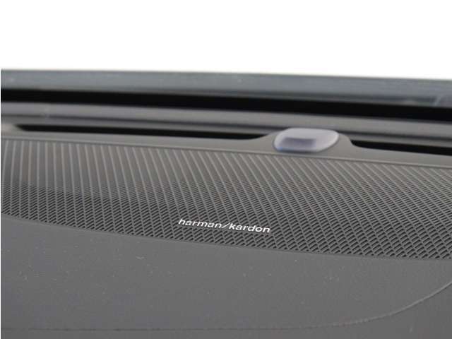 【harman/kardon】世界のオーディオファン垂涎のプレミアムサウンドシステムを搭載。原音に近い音場空間を忠実に再現。乗る人すべてに最良の音響体験を提供します。