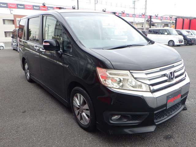 プラウドでは20代、30代のスタッフが元気よく対応させていただきます！「どんな車両があるのか見に来た」「ちょっと現車を見てみたい」などお気軽にご来店、ご相談ください♪