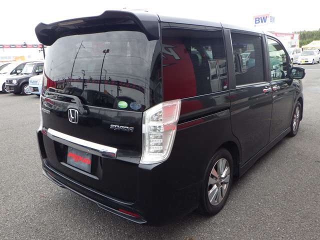 車両入庫チェックではエンジン・機関系をはじめ、電装装備、内装など100項目以上のチェックをしています。試乗も行なっていますのでご安心下さい。