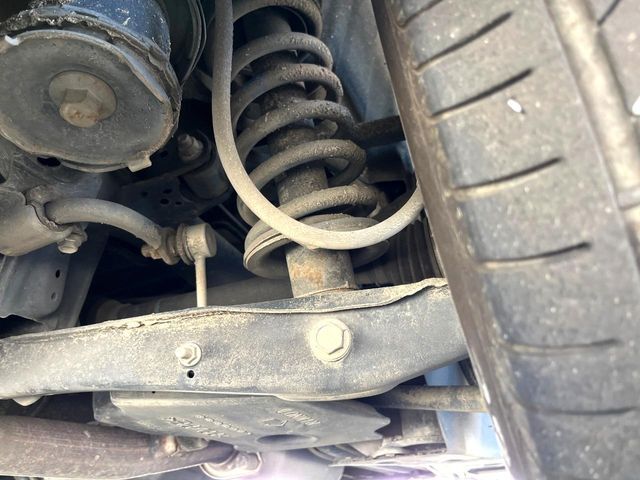 お車を安心してお乗りいただく為には、足回りの定期点検が欠かせません。サービスサポート（有償保証）では無料点検もご提供しており、安心のカーライフをお過ごしいただけるサポート体制が整っています。