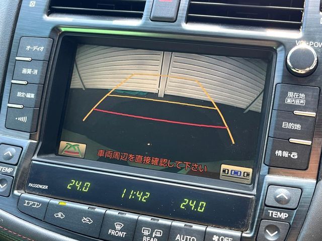 【バックカメラ】駐車時に後方がリアルタイム映像で確認できます。大型商業施設や立体駐車場での駐車時や、夜間のバック時に大活躍！運転スキルに関わらず、今や必須となった装備のひとつです！