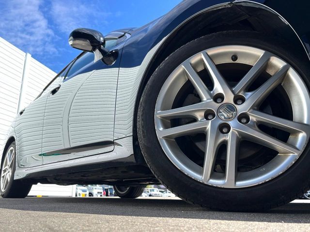 【純正18インチアルミホイール】外観にマッチした純正アルミホイールを装着しております。各種社外アルミホイールや、スタッドレスタイヤも取扱いしております。是非ご相談ください♪