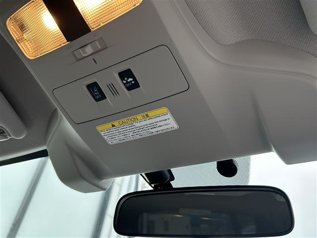 4WD　衝突被害軽減システム　純正ナビ（Bluetooth/CD/DVD）　レーダークルーズコントロール　電動パーキングブレーキ　アイサイト　ステアリングスイッチ　DN席パワーシート　パドルシフト