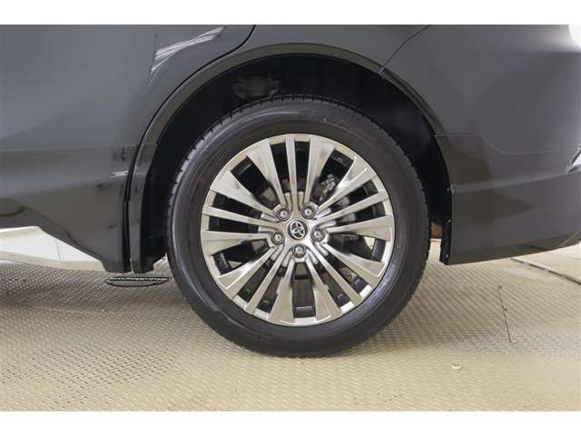 純正19タイヤサイズは225/55R19になります！AW！