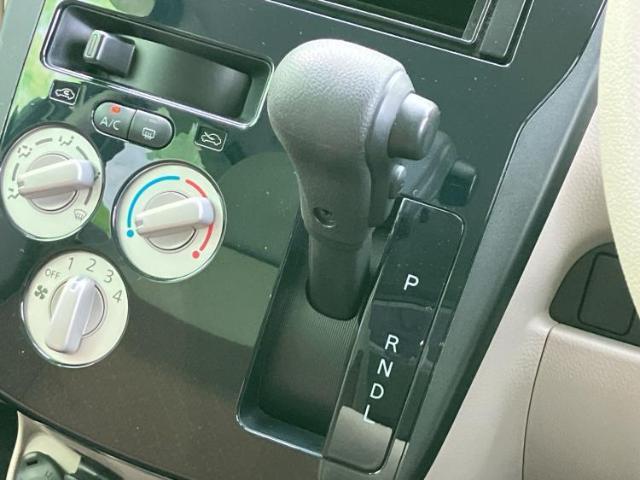 WECARSの展示場では実際に見て、触ってお車をお選びいただけます！知識の豊富な営業スタッフが様々なカーライフをご提案いたします！