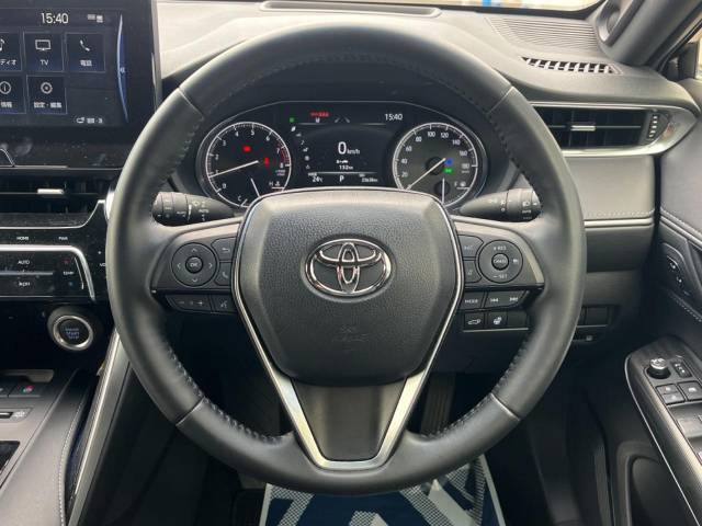 【純正革巻きステアリング】上質な革を使用することで、手にしっかり馴染みとても運転しやすいハンドルです♪