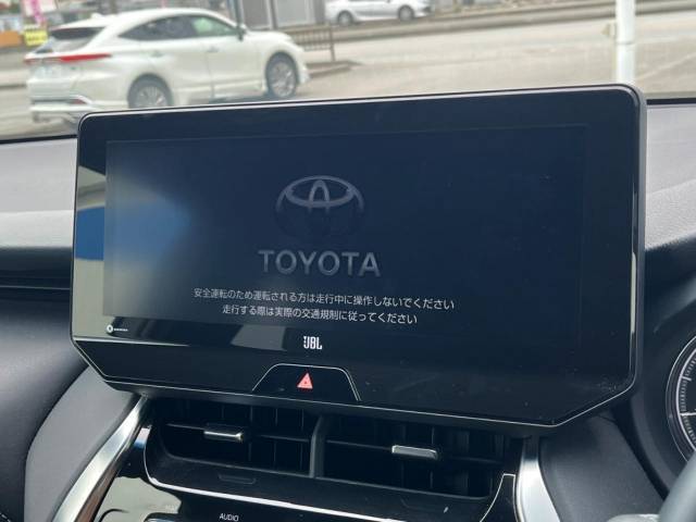 【12.3インチワイドナビ】高級感とインパクトのある大型ワイドナビを装備。各種オーディオ操作はもちろん、横長ワイド画面でのマップ2分割表示など、利便性も高いナビです♪