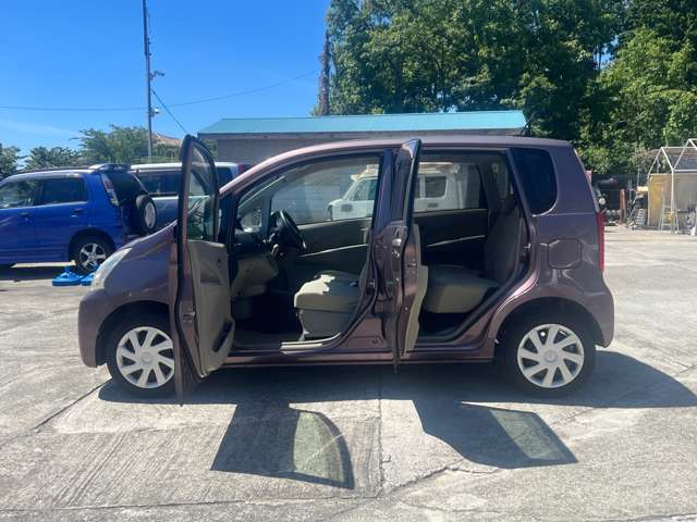 この度は当店のお車をご覧いただきまして誠にありがとうございます。車検や整備等も承っておりますのでお気軽にお問い合わせください。ご来店希望の方はお電話にてご予約の上お越しください。