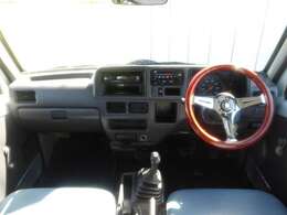 在庫台数40台以上展示！！　クラシックタイプ・・ワゴンタイプ・・4WDタイプ・・ミッション車両・・希少車両　等豊富なラインナップで取り揃えております！