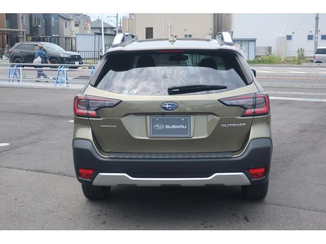リヤのガラスも大きく取られておりますので、バックで駐車の際も確認しやすく安心です♪