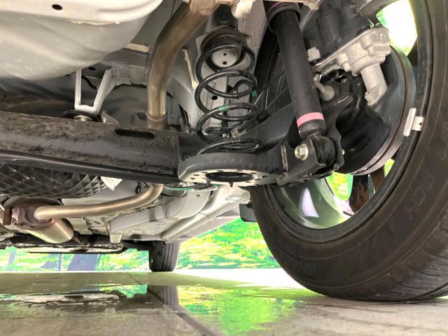 お車を安心してお乗りいただく為には、足回りの定期点検が欠かせません。サービスサポート（有償保証）では無料点検もご提供しており、安心のカーライフをお過ごしいただけるサポート体制が整っています。