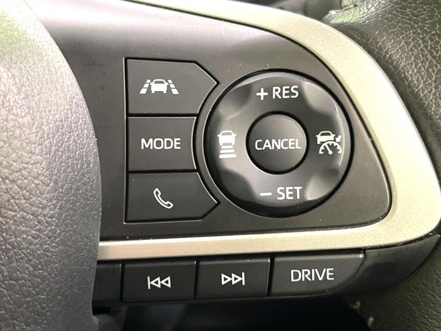 【レーダークルーズコントロール】高速道路での長距離走行が楽に！！自動で速度を保つクルーズコントロールが、衝突軽減システムと連携し、前方の車両を感知して車間を保つように速度調節してくれます！！
