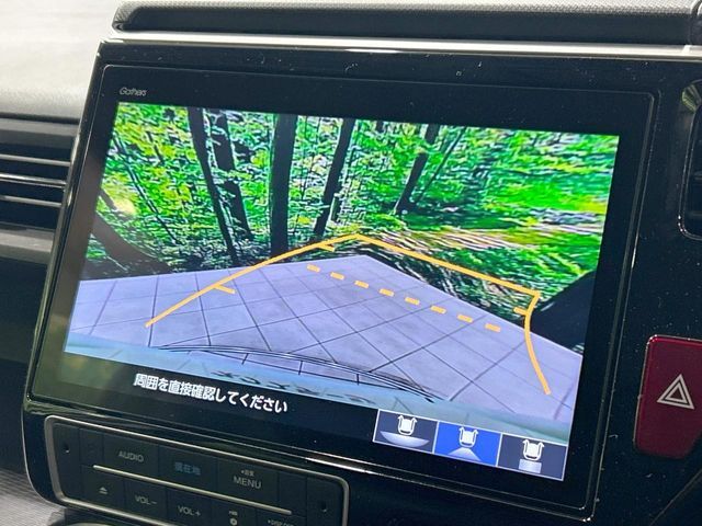 【バックカメラ】駐車時に後方がリアルタイム映像で確認できます。大型商業施設や立体駐車場での駐車時や、夜間のバック時に大活躍！運転スキルに関わらず、今や必須となった装備のひとつです！