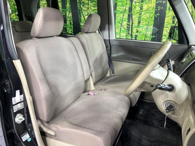 運転席シート廻りは使用感も少なく、良好な状態となっています。丁寧に使われていたことがよくわかりますね。