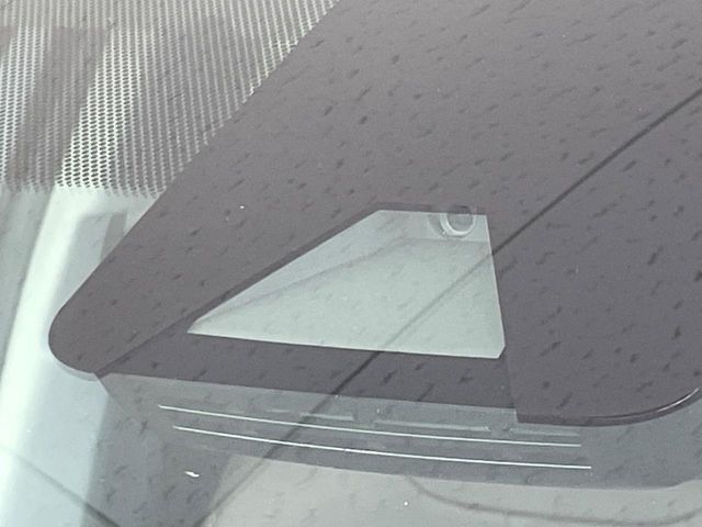 【トヨタセーフティセンス】走行中に前方の車両等を認識し、衝突しそうな時は警報とブレーキで衝突回避と被害軽減をアシスト。より安全にドライブをお楽しみいただけます。