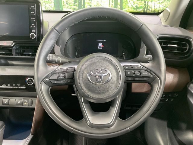 【ステアリングスイッチ】運転中、前方から目線をそらすことなく、オーディオ等の操作が可能な便利機能！安心＆快適なドライブを演出してくれます♪