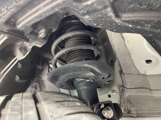 お車を安心してお乗りいただく為には、足回りの定期点検が欠かせません。サービスサポート（有償保証）では無料点検もご提供しており、安心のカーライフをお過ごしいただけるサポート体制が整っています。