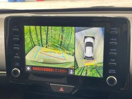 【パノラミックビューモニター】専用のカメラにより、上から見下ろしたような視点で360度クルマの周囲を確認することができます☆死角部分も確認しやすく、狭い場所での切り返しや駐車もスムーズに行えます。