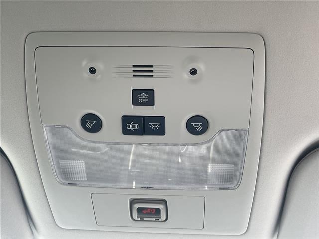 お車の内外装クリーニングにも自信があります。細部にいたるまでチェックして仕上げを行っていきます。※有償