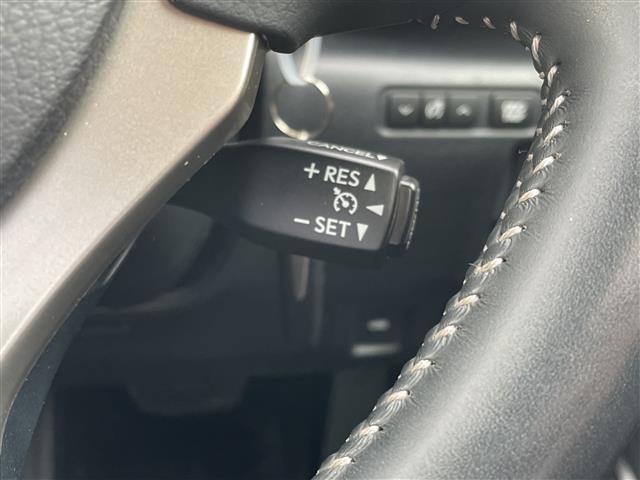 【クルーズコントロール】高速道路や自動車専用道路を走行中にドライバーが設定した速度で、アクセルペダルを踏まなくても、一定の車速で走行してくれます！