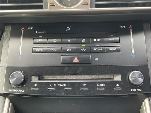 【オートエアコン】車内温度を感知して自動で温度調整をしてくれるのでいつでも快適な車内空間を創り上げます！