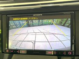 【バックカメラ】駐車時に後方がリアルタイム映像で確認できます。大型商業施設や立体駐車場での駐車時や、夜間のバック時に大活躍！運転スキルに関わらず、今や必須となった装備のひとつです！