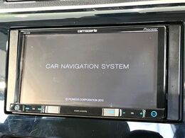 【ナビゲーション】目的地までしっかり案内してくれる使いやすいナビ。Bluetooth接続すればお持ちのスマホやMP3プレイヤーの音楽を再生可能！毎日の運転がさらに楽しくなります！！