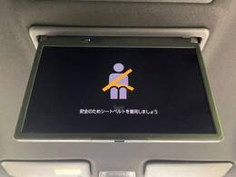 【フリップダウンモニター】大画面モニターで後席でもエンタメをお楽しみいただけます。小さなお子様にも大人気の装備です♪