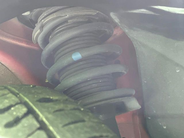 お車を安心してお乗りいただく為には、足回りの定期点検が欠かせません。サービスサポート（有償保証）では無料点検もご提供しており、安心のカーライフをお過ごしいただけるサポート体制が整っています。