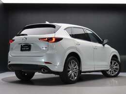 弊社下取りワンオーナー車の、CX-5が入荷しました。人気のXD エクスクルーシブ4WDですので、豪華な装備と力強く安定感のある走りをお楽しみください。