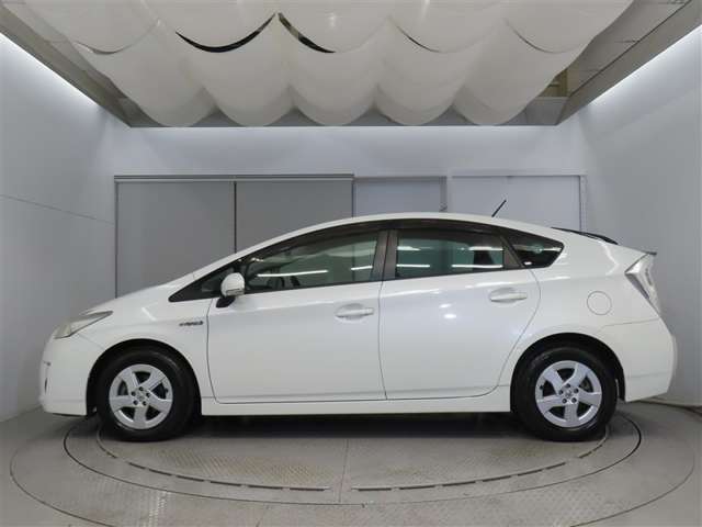 選ぶ楽しさ、買う楽しさ、買った後のサポートまで、カーライフの全てをトヨタカローラ博多に応援させてください。