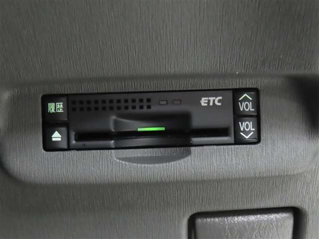 ★ETC付きです。高速道路料金所での小銭の出し入れや雨天時における窓の開け閉めなどの煩わしさが解消できます。料金所の通過もスムーズで快適ですよ。