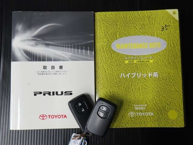 メンテナンスノート、取扱説明書付いています！おクルマの情報が、ギュッと凝縮★　今までの整備記録が記載されている、大事な物です★