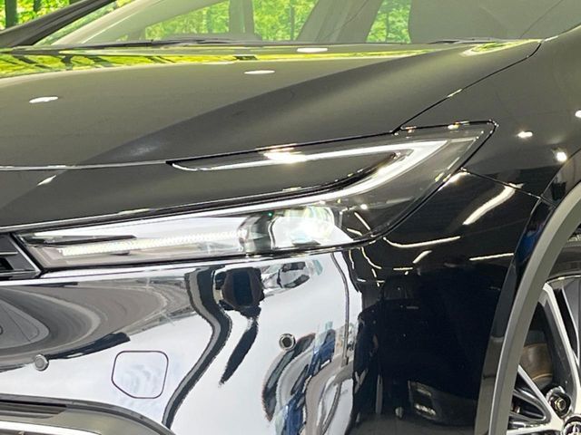 【LEDヘッドライト】悪天候や夜間走行時も良好な視界を確保し安心して運転できる高輝度LEDヘッドライトを装備！点灯速度が早く、消費電力も抑えられています。