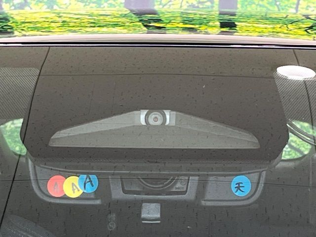【トヨタセーフティセンス】走行中に前方の車両等を認識し、衝突しそうな時は警報とブレーキで衝突回避と被害軽減をアシスト。より安全にドライブをお楽しみいただけます。
