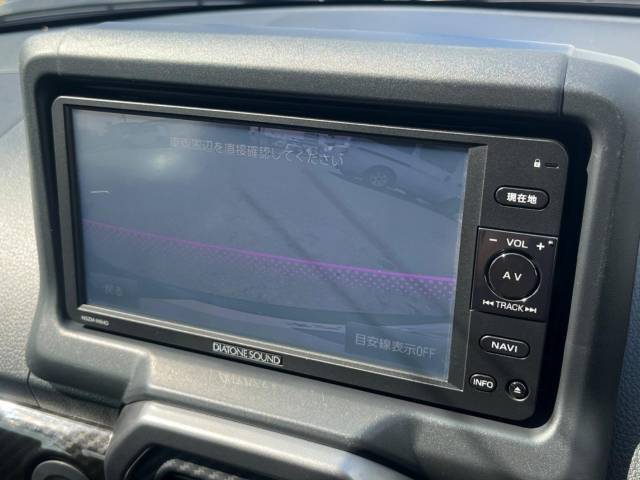 【バックカメラ】駐車時に後方がリアルタイム映像で確認できます。大型商業施設や立体駐車場での駐車時や、夜間のバック時に大活躍！運転スキルに関わらず、今や必須となった装備のひとつです！