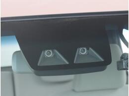 ステレオカメラとソナーセンサーが歩行者や先行車、障害物などのさまざまな情報を的確に捉え、運転者に注意を促したり、緊急ブレーキを作動。多彩な安全機能があなたのドライブをアシストするスマートアシスト付です