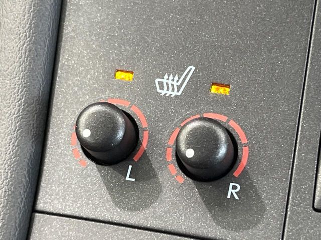 【シートヒーター】寒い日に重宝するシートヒーター！エアコンより早く温まってくれるので寒がりの人も安心ですね♪エアコンの温風は乾燥するから苦手、という方にもをおすすめです。