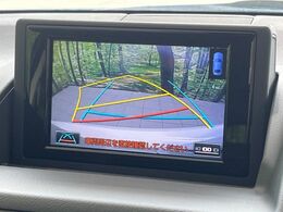 【バックカメラ】駐車時に後方がリアルタイム映像で確認できます。大型商業施設や立体駐車場での駐車時や、夜間のバック時に大活躍！運転スキルに関わらず、今や必須となった装備のひとつです！
