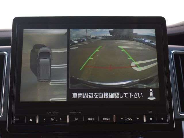 マルチアラウンドモニター：車を真上から見たような映像が表示されるので、駐車の際はとても便利です☆