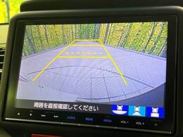 【バックカメラ】駐車時に後方がリアルタイム映像で確認できます。大型商業施設や立体駐車場での駐車時や、夜間のバック時に大活躍！運転スキルに関わらず、今や必須となった装備のひとつです！