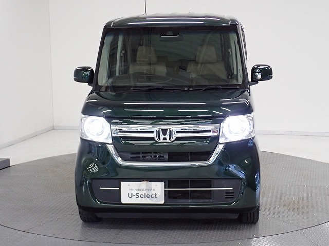 HIDより明るいLEDヘッドライト が装備されています。より明るく！省電力！で、夜間走行時や雨の日に明るく安全に前方を照らすことが出来ます。