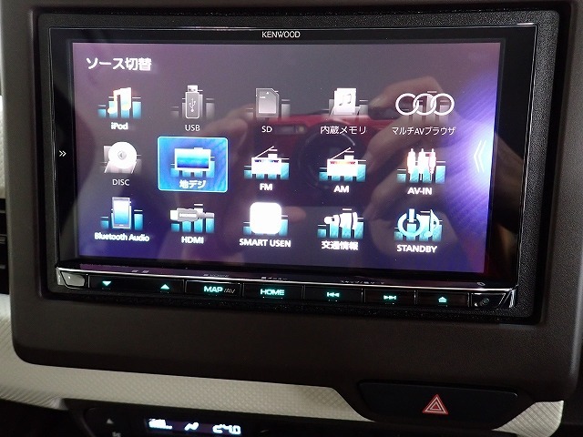 装備人気度が高いナビ付きです。土地勘無い所でも道に迷わず安心ですね！見知らぬ土地へのドライブも一層楽しくなります！