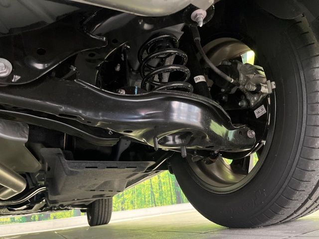 お車を安心してお乗りいただく為には、足回りの定期点検が欠かせません。サービスサポート（有償保証）では無料点検もご提供しており、安心のカーライフをお過ごしいただけるサポート体制が整っています。